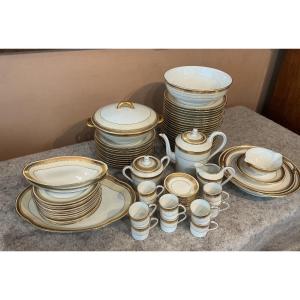 Un service de table en porcelaine HAVILAND à Limoges.