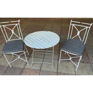 Un petit ensemble de mobilier de jardin ancien.
