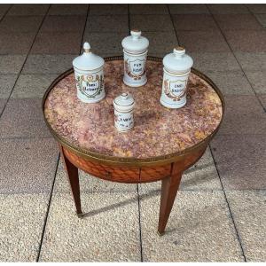 Une table basse de forme ronde