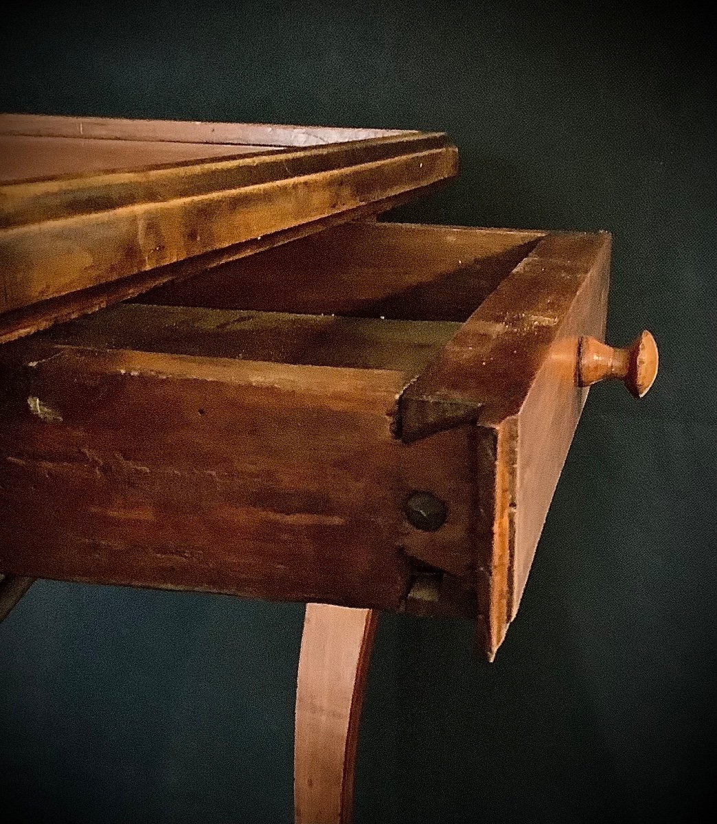 Table à écrire d'époque Louis XV En Noyer Et Cuir Aux Petits Fers-photo-5