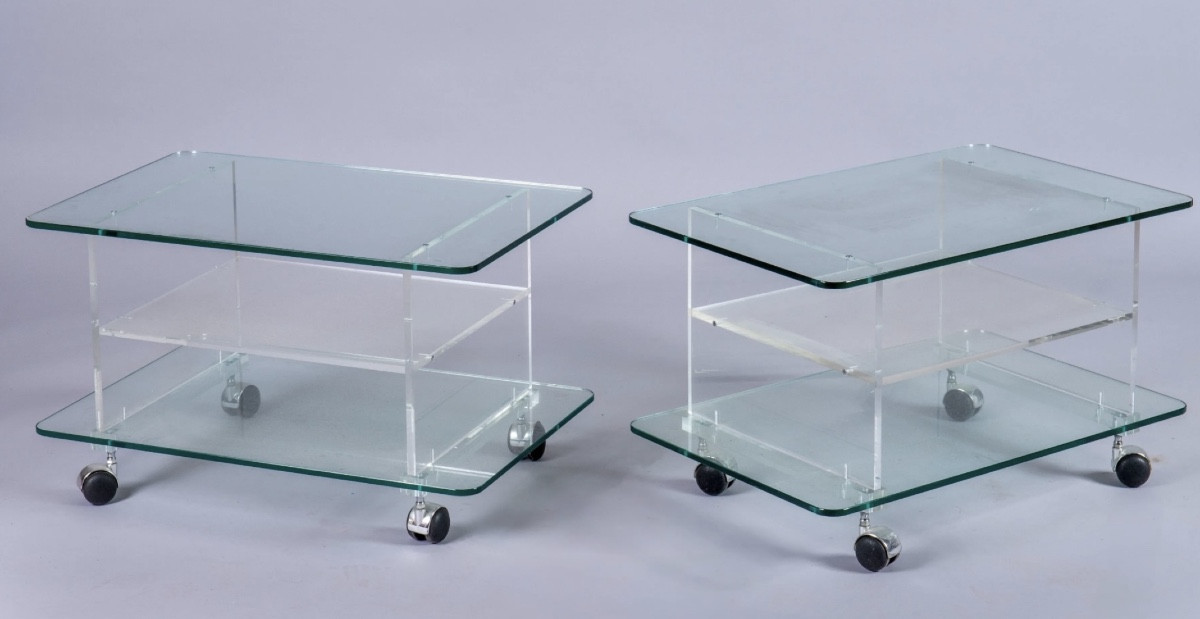 Paire de tables bouts de canapés en verre et Plexiglass à 3 plateaux Circa 1980