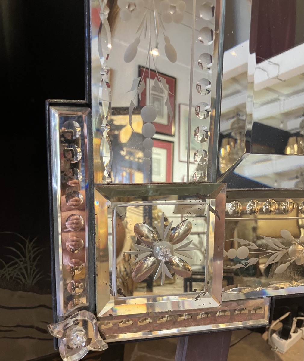 Large Venetian Mirror With An Openwork Pediment, Engraved Glass, And Floral Decoration; First Half Of The 20th Century -photo-4
