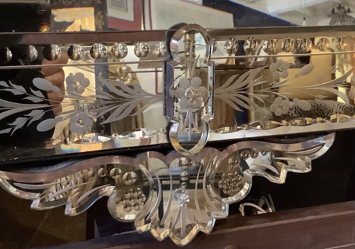 Large Venetian Mirror With An Openwork Pediment, Engraved Glass, And Floral Decoration; First Half Of The 20th Century -photo-2