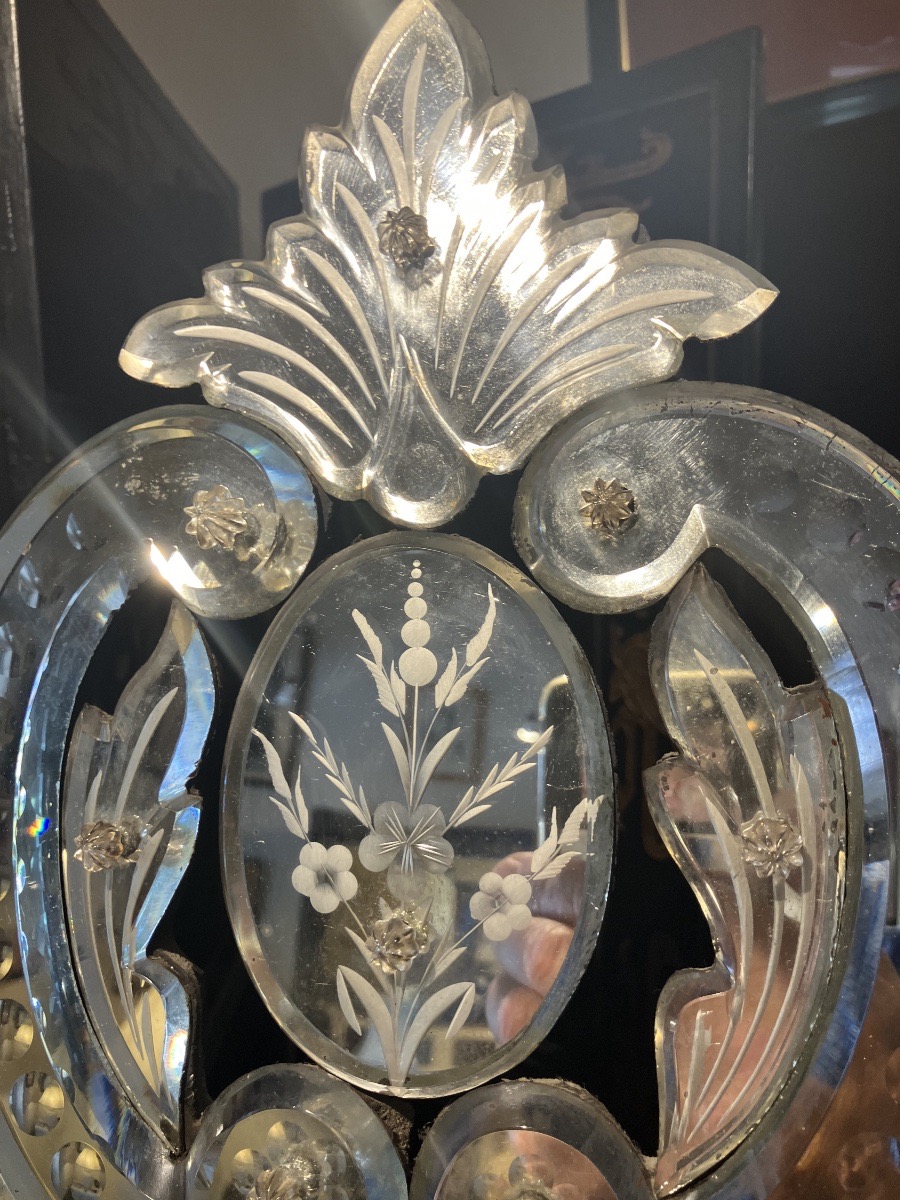Large Venetian Mirror With An Openwork Pediment, Engraved Glass, And Floral Decoration; First Half Of The 20th Century -photo-5