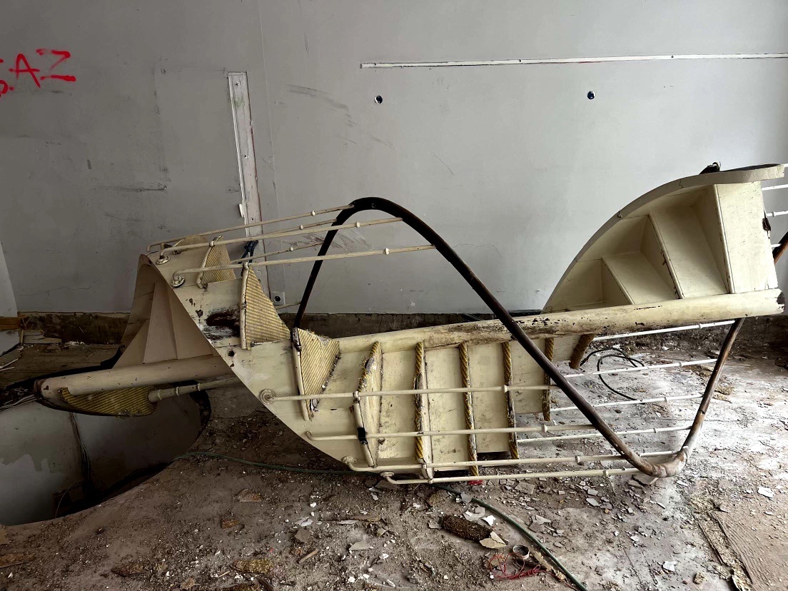 Escalier colimaçon tout bois de Ø116,4cm et pour 308,5 cm de hauteur -photo-1