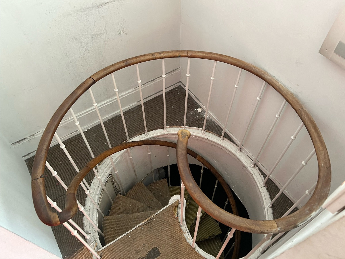 Escalier colimaçon tout bois de Ø116,4cm et pour 308,5 cm de hauteur -photo-3