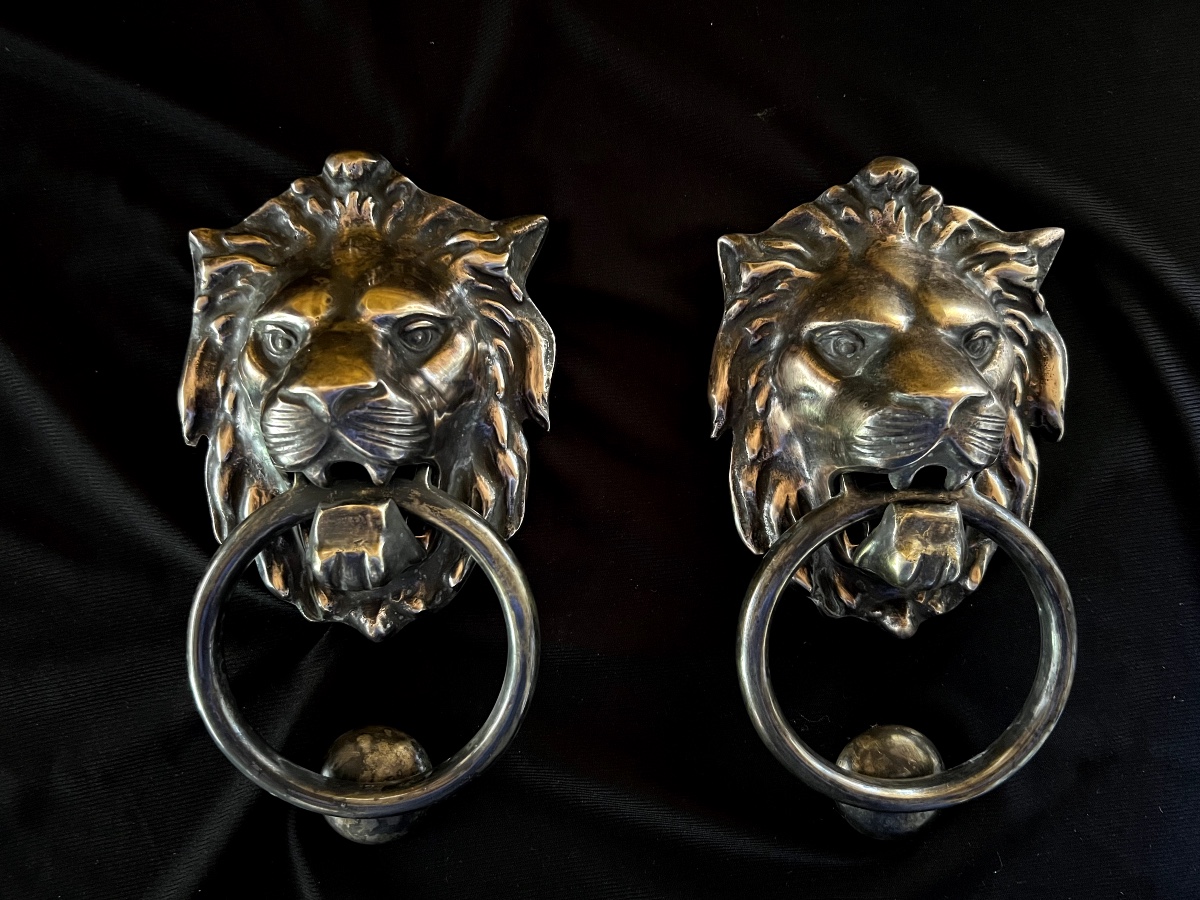 paire d'heurtoirs en bronze à 350 € pièce