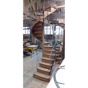 Oak Spiral Staircase ø136.4 Cm / Height 322 Cm With The First 4 Straight Steps.