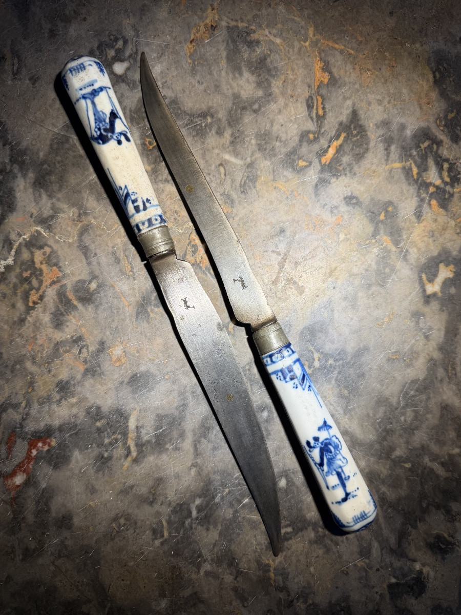 Paire de coutreaux en porcelaine de Saint-Cloud - XVIIIe siècle 18e