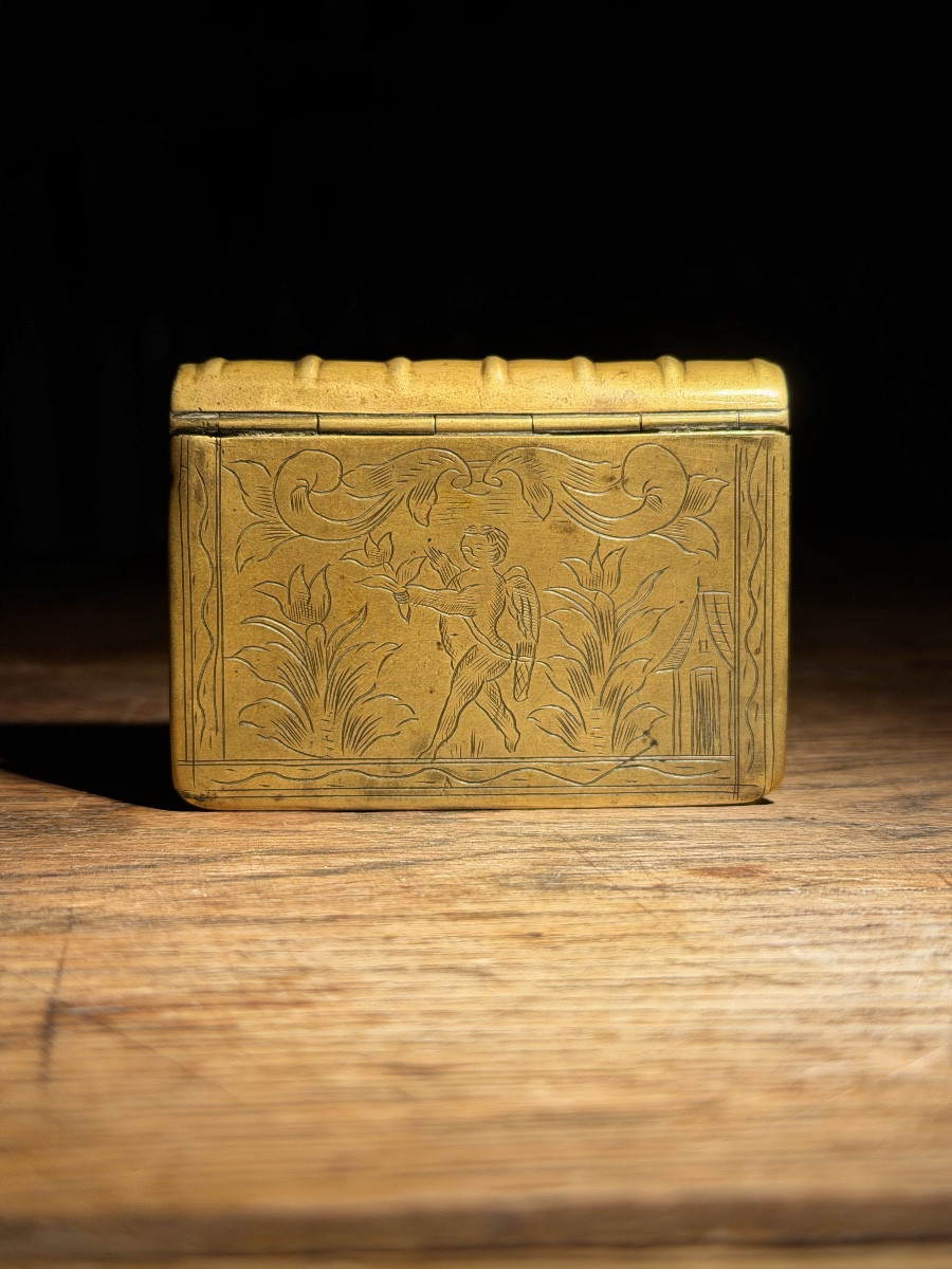 Engraved Brass Snuffbox In The Shape Of A Book - 18th Century