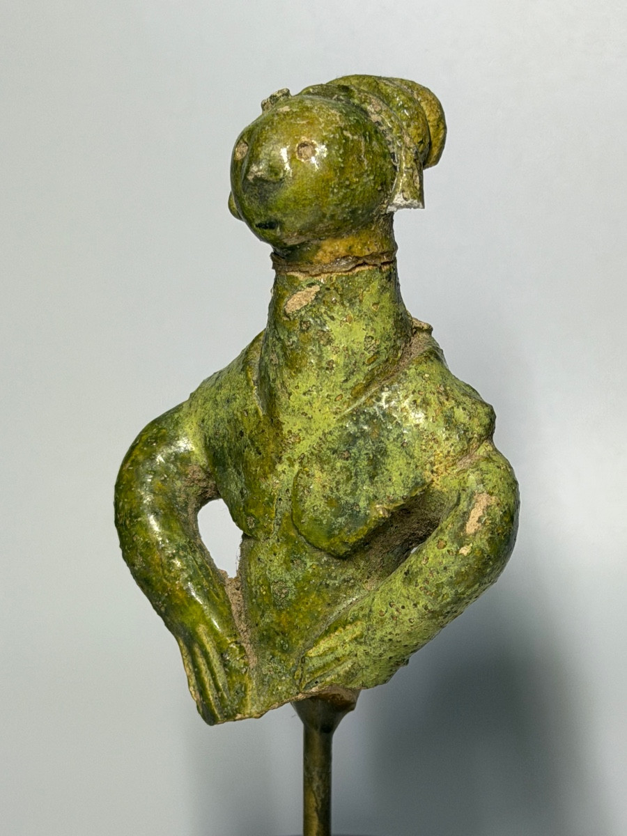 Young Woman - Glazed Earthenware - Saintonge - 17th Century