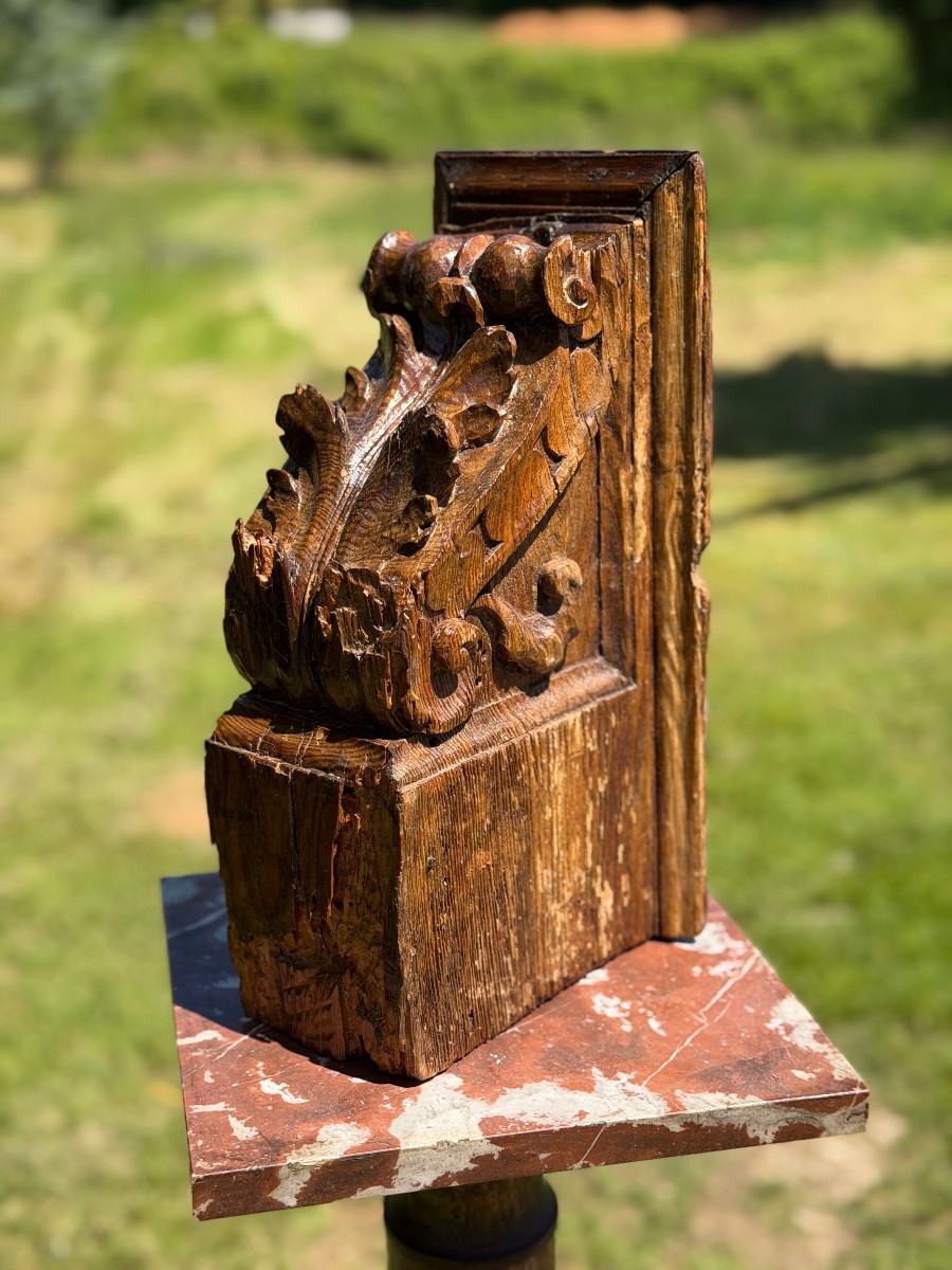 Beam Corbel In Carved Wood - 17th Century
