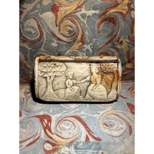 Boîte à tabac/tabatière en os sculpté - scène romantique - France - XIXe siècle 19e