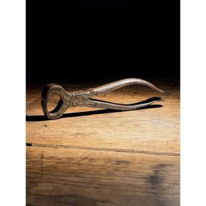 Cutting Pliers In Wrought Iron - 17th Century 