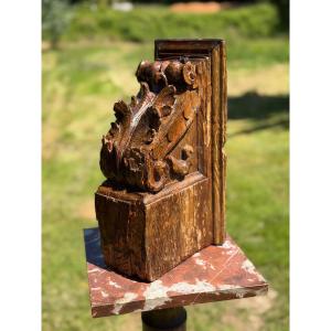 Beam Corbel In Carved Wood - 17th Century