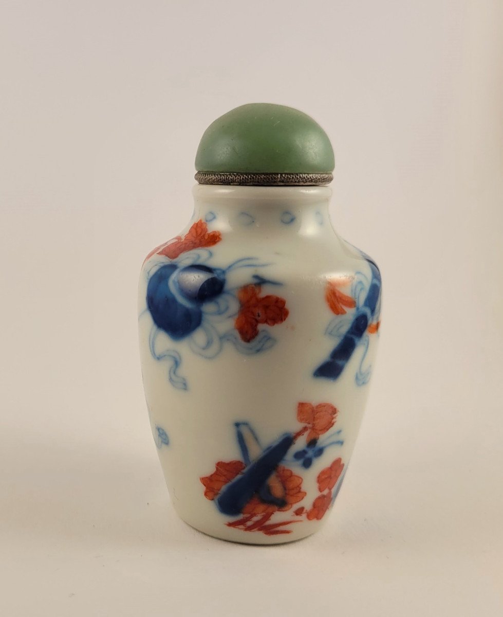 Baluster Snuff Box In Porcelain Decorated With The Emblems Of The Immortals-photo-2