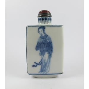 Chinese Blue And White Porcelain Snuffbox With Su Hui Decor