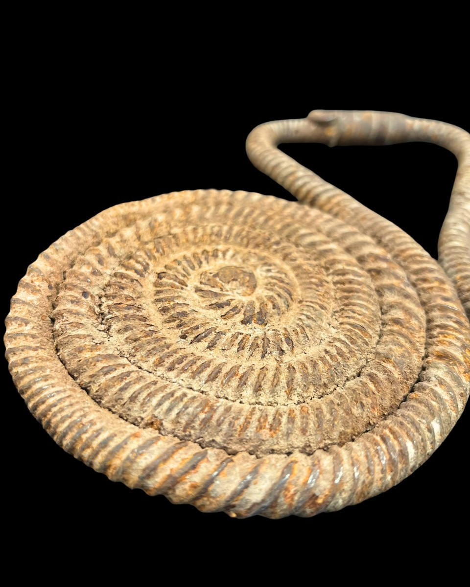 Monnaie spirale en fer – Peuple Banda, République Centrafricaine-photo-2