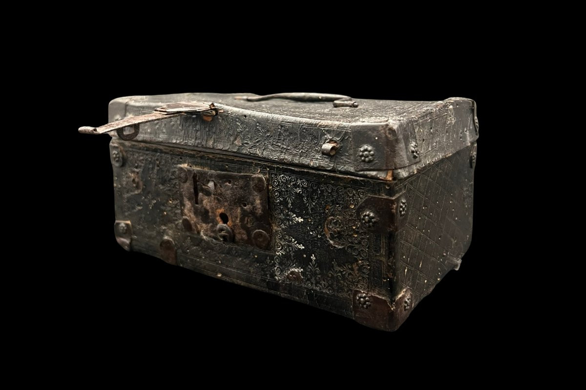 Petit coffret à âme en bois recouvert de cuir -photo-2