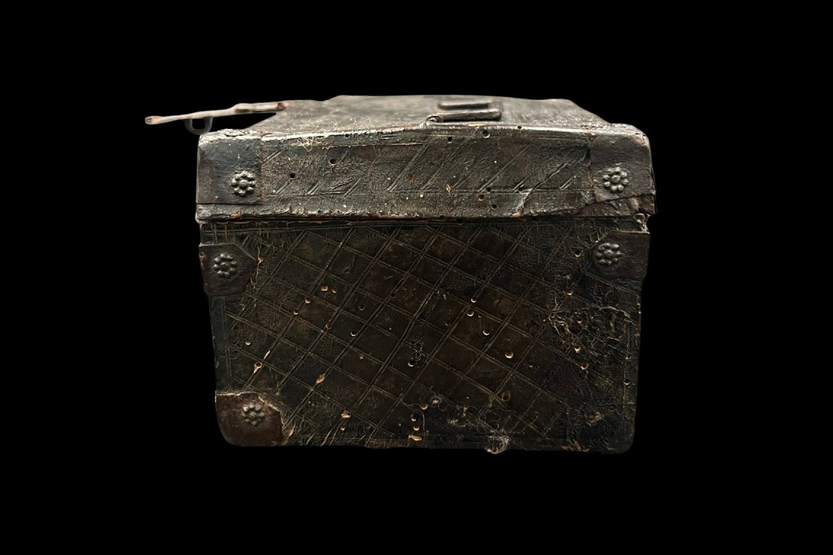 Petit coffret à âme en bois recouvert de cuir -photo-3