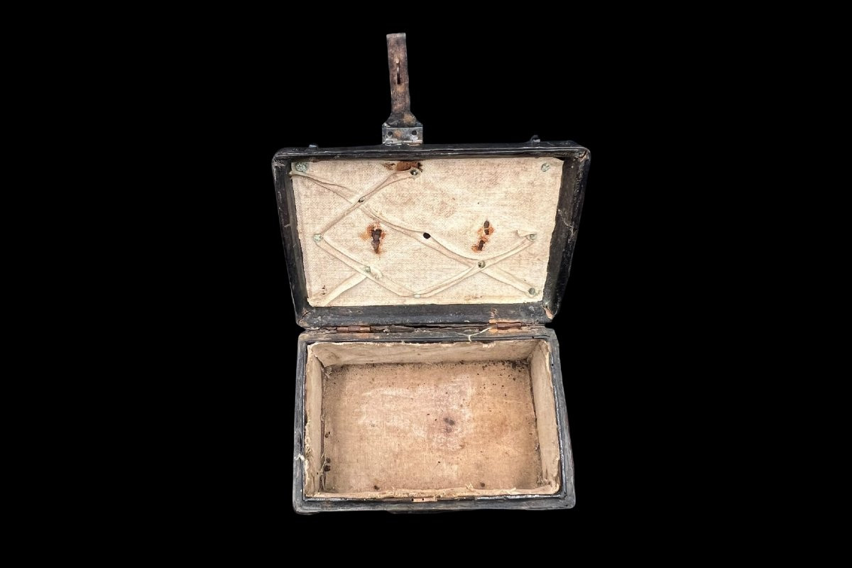 Petit coffret à âme en bois recouvert de cuir -photo-3