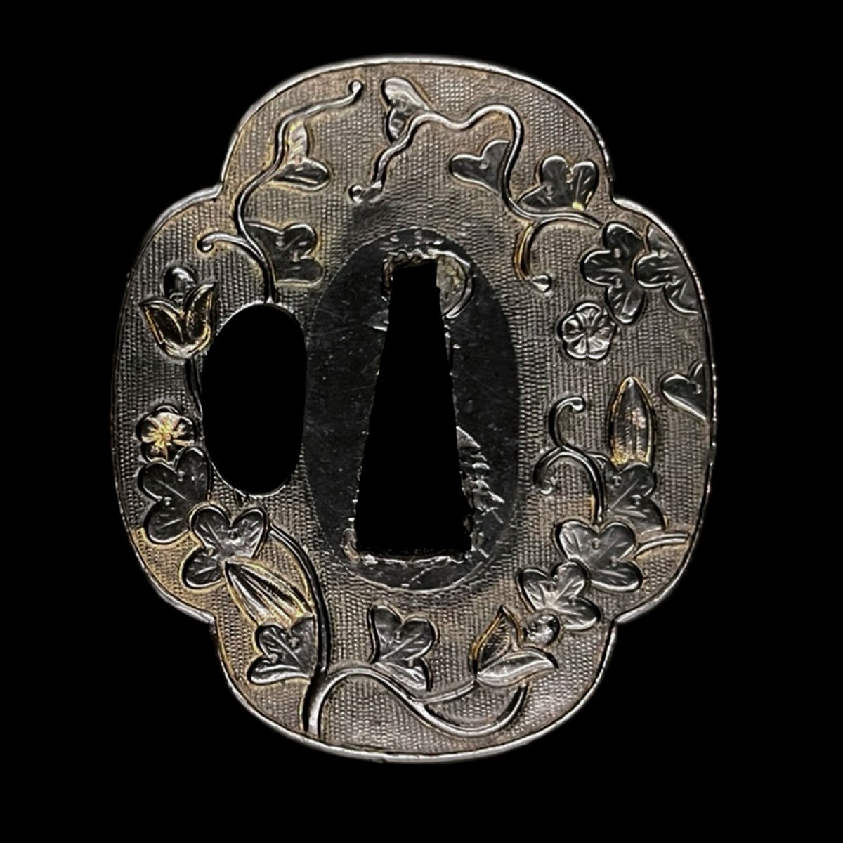 Tsuba mokko-gata en shakudō à décor végétal – Japon, époque Edo (XVIIe–XIXe siècle)-photo-3