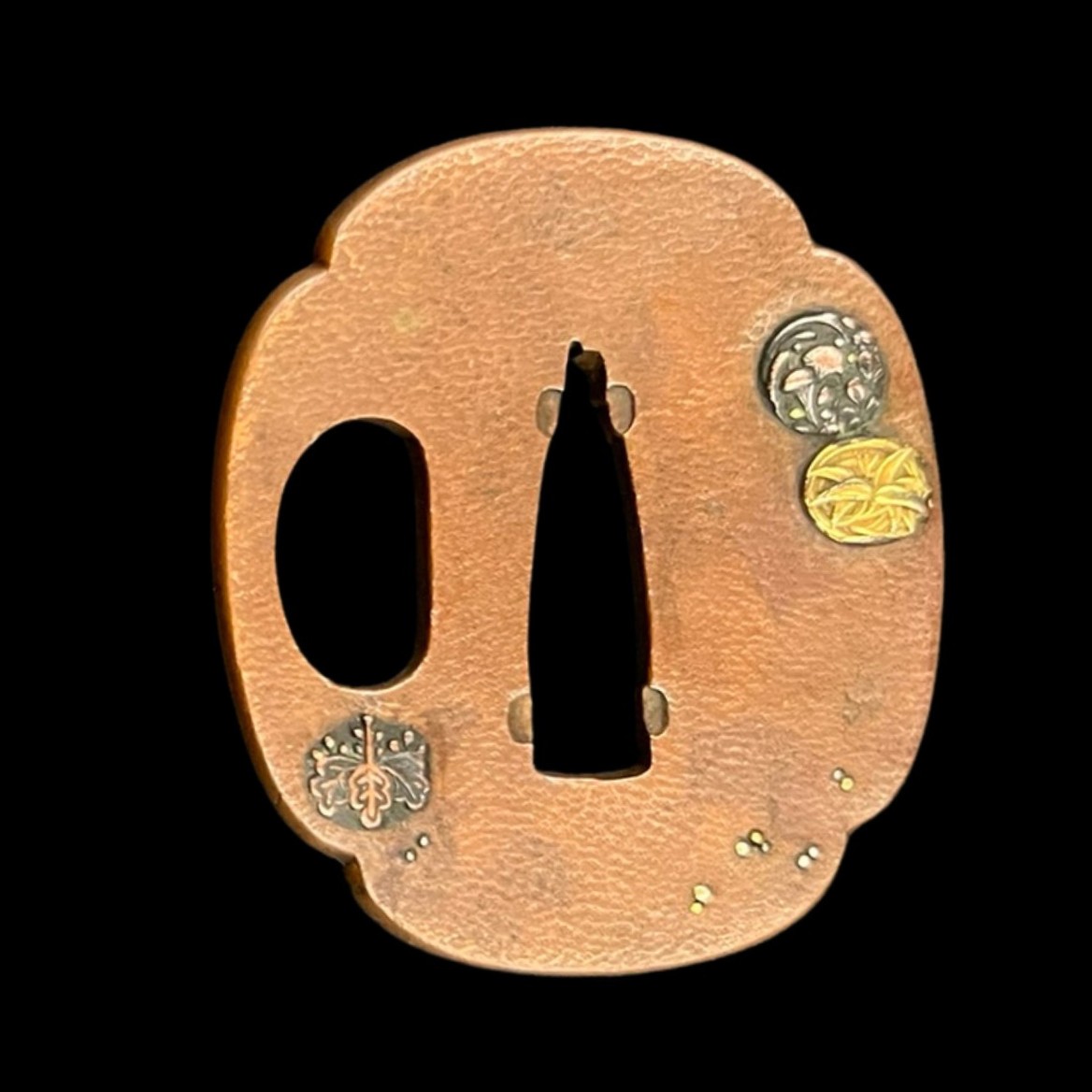 Tsuba en fer martelé – Décor en incrustations mixtes – Epoque Edo (XVIIe–XVIIIe siècle)