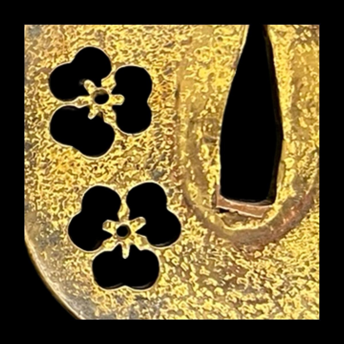 Openwork Iron Tsuba With Trilobed Floral Decoration, Japan, Edo Period (17th-19th Century)-photo-1