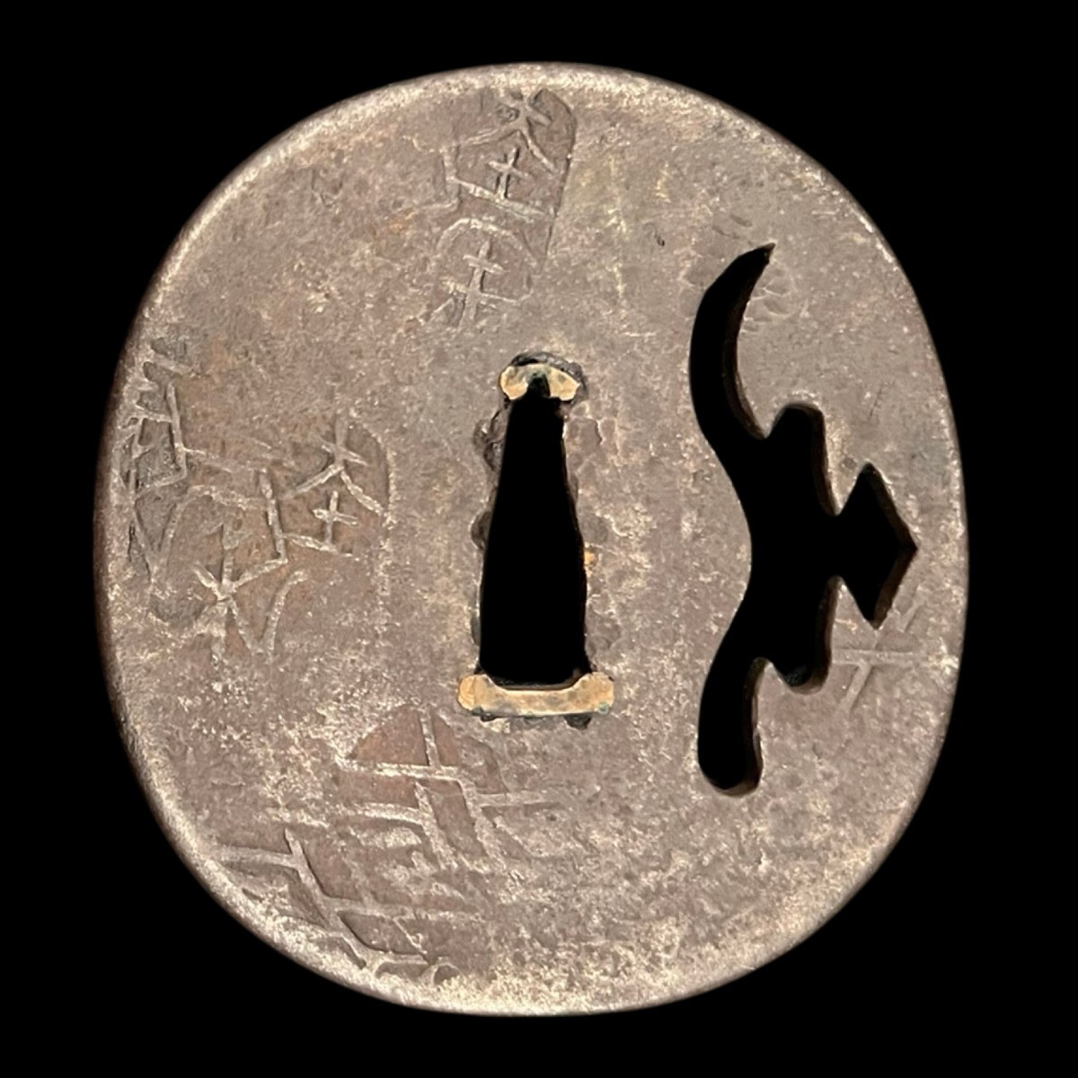 Tsuba en métal ajouré – Ecole Owari - Japon – Début époque Edo (XVIIe siècle)