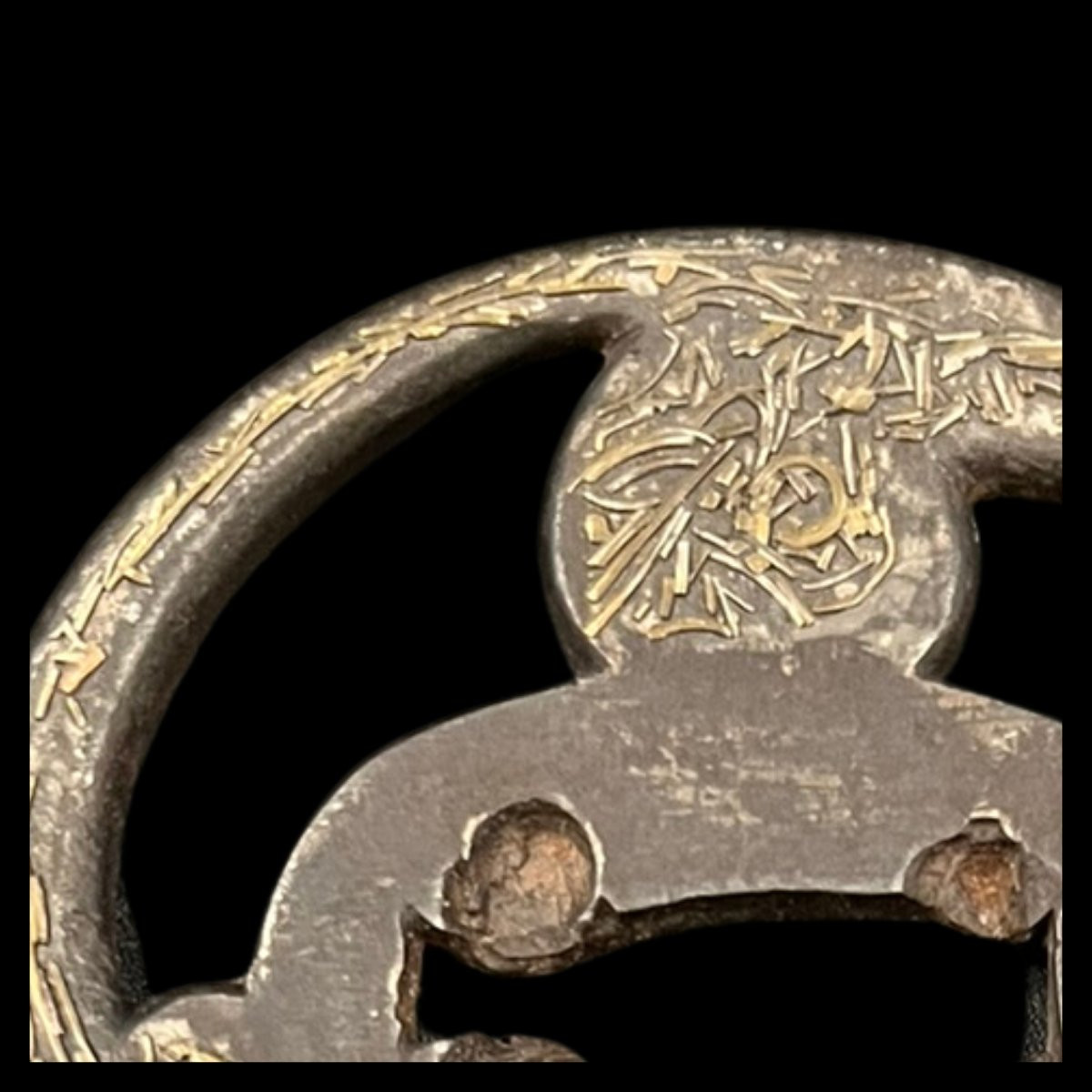 Tsuba en fer à décor végétal en Zôgan – Début époque Edo (XVIIe–XIXe siècle)-photo-2