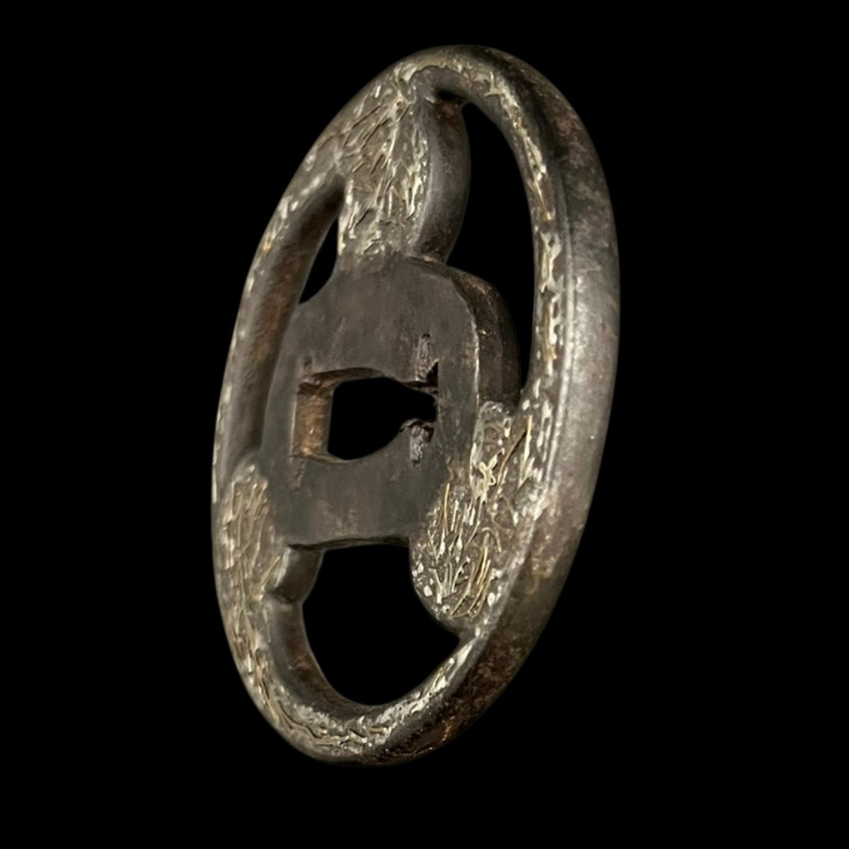 Tsuba en fer à décor végétal en Zôgan – Début époque Edo (XVIIe–XIXe siècle)-photo-1