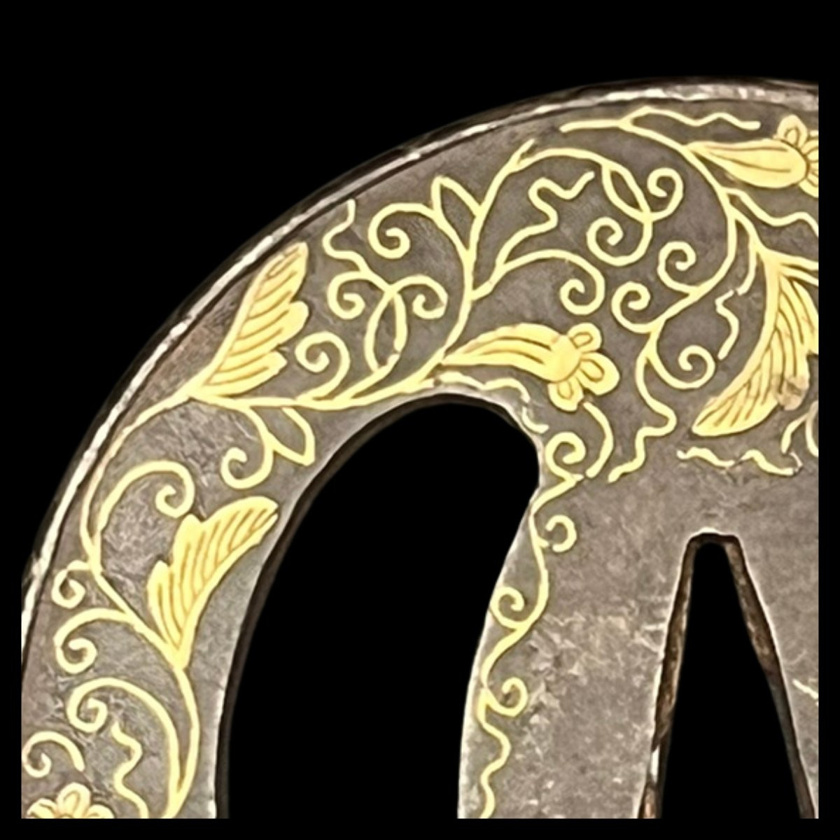 Iron Tsuba Decorated With Karakusa In Zōgan Brass Edo Period (17th–18th Century)-photo-4