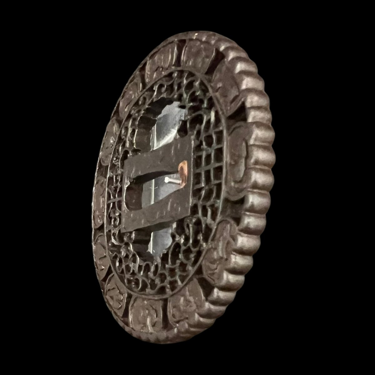 Tsuba maru-gata en fer ajouré, époque Edo (XVIIe–XIXe siècle)-photo-3