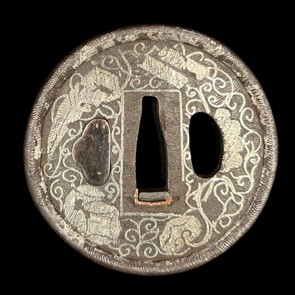 Tsuba en fer à décor de dragons - Epoque Edo (XVIIe–XIXe siècle)