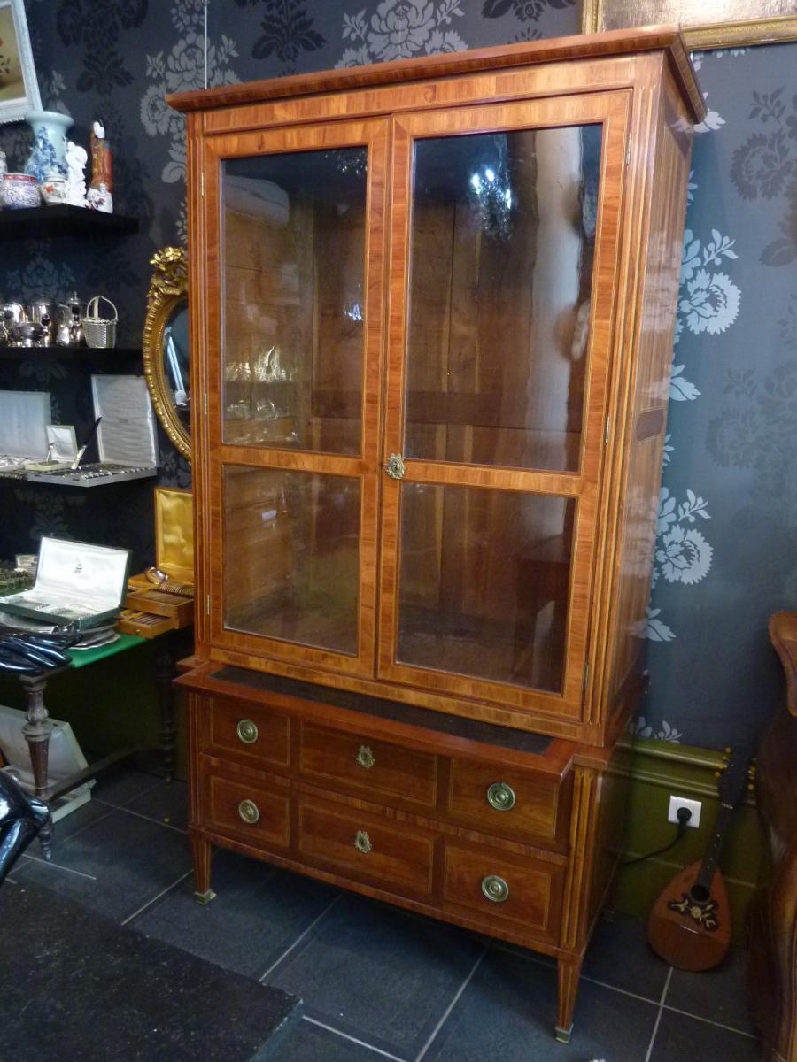 Commode Vitrine En Maquetterie d'époque Louis XVI