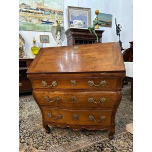 Small Scriban Curved Bordeaux Mahogany 18th Century Commode