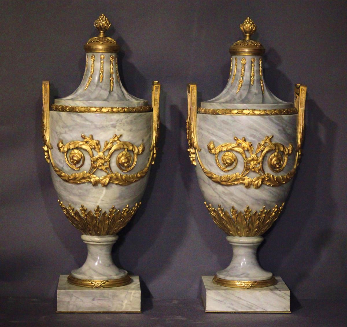 Paire de Pots en Marbre monture bronze H 50 cm