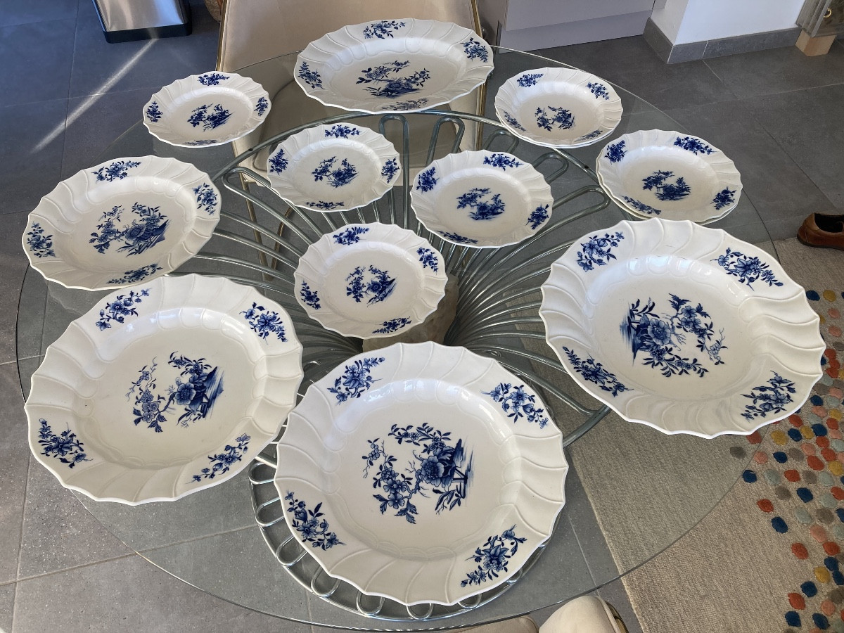 Partie de service en porcelaine tendre de Tournai xviiieme siècle.-photo-2