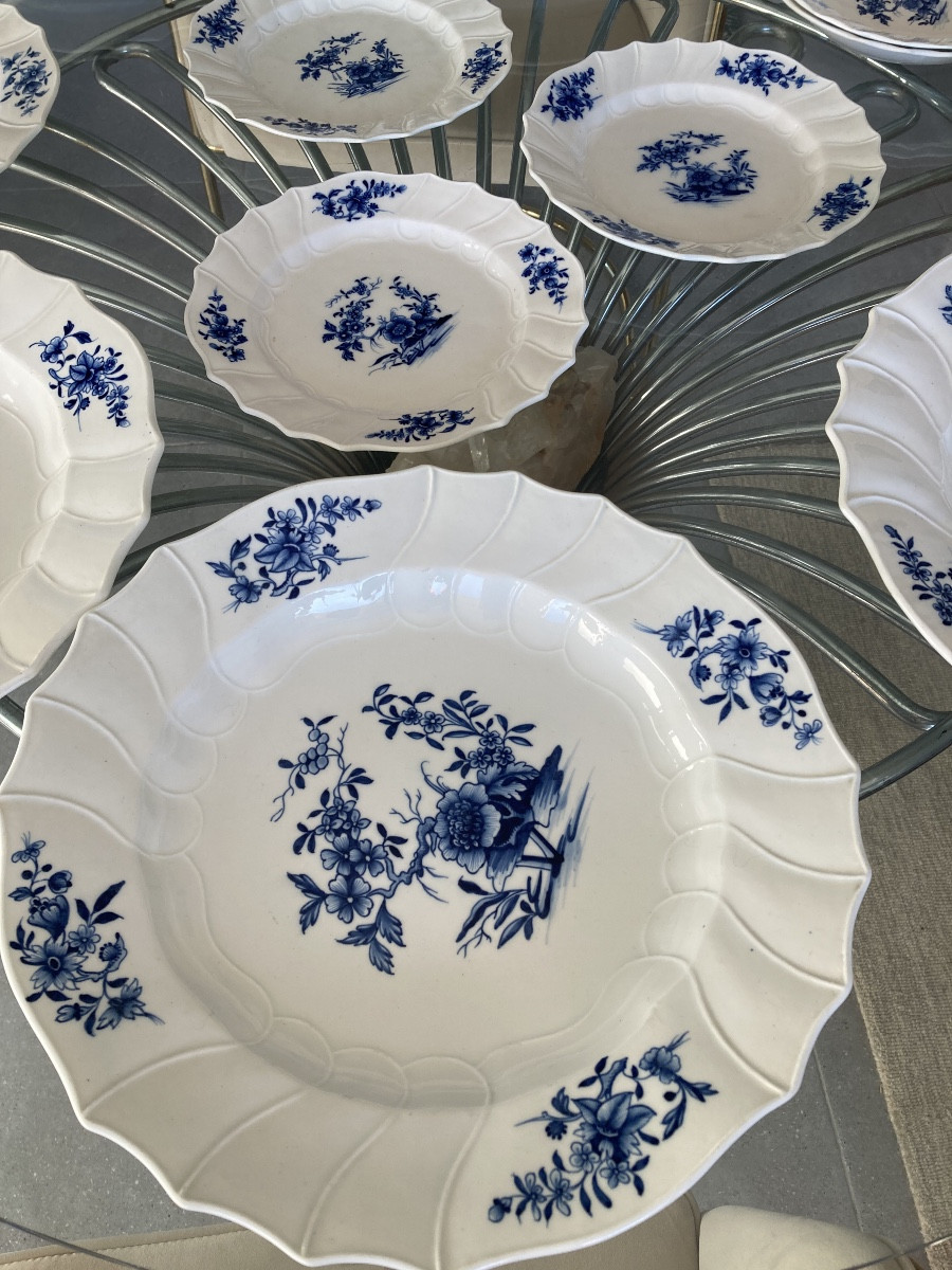 Partie de service en porcelaine tendre de Tournai xviiieme siècle.-photo-3