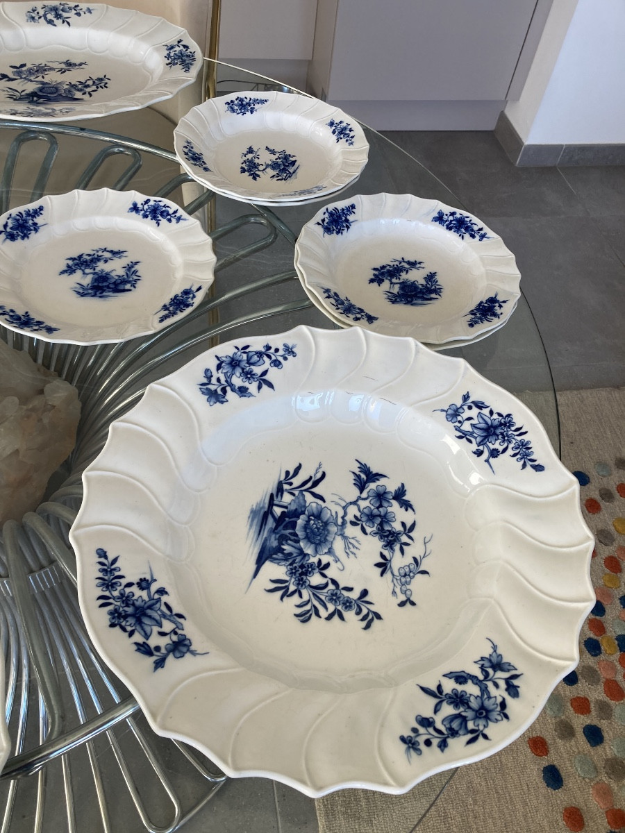 Partie de service en porcelaine tendre de Tournai xviiieme siècle.-photo-4