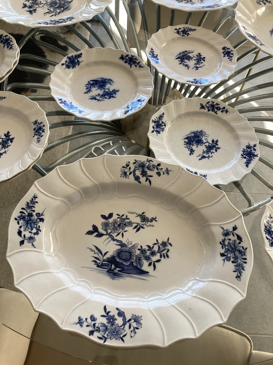 Partie de service en porcelaine tendre de Tournai xviiieme siècle.-photo-2
