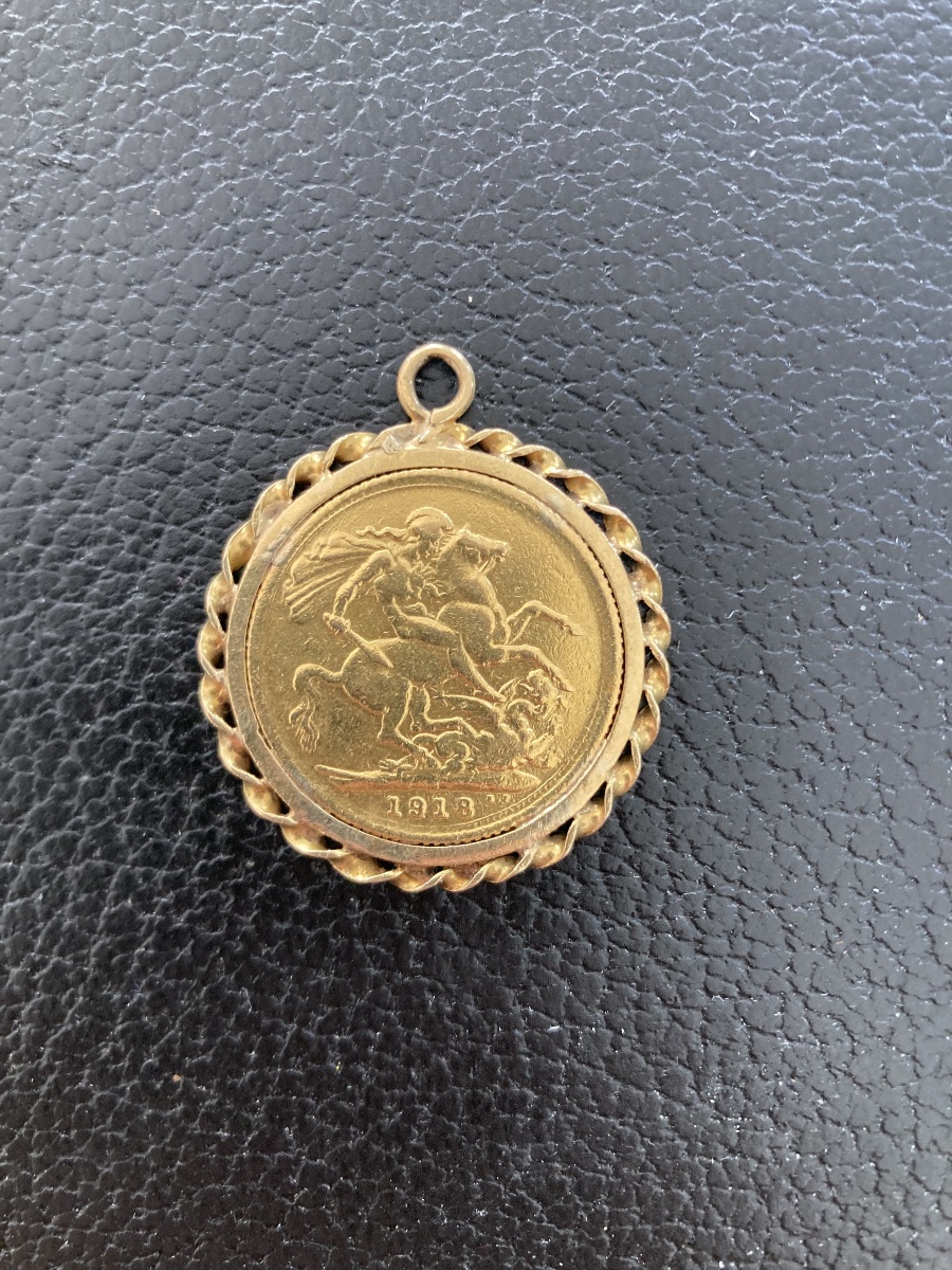 Sovereign Gold Pendant-photo-2