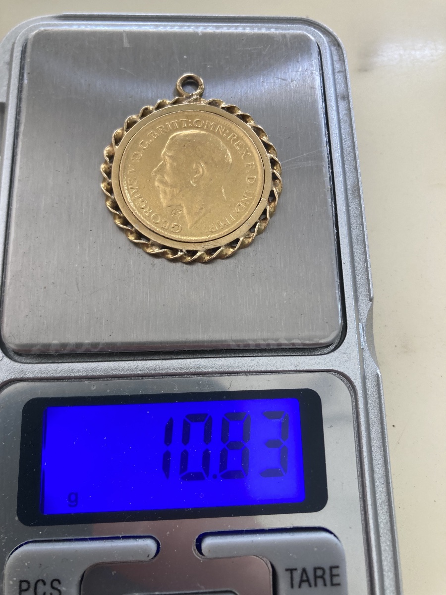 Sovereign Gold Pendant-photo-3