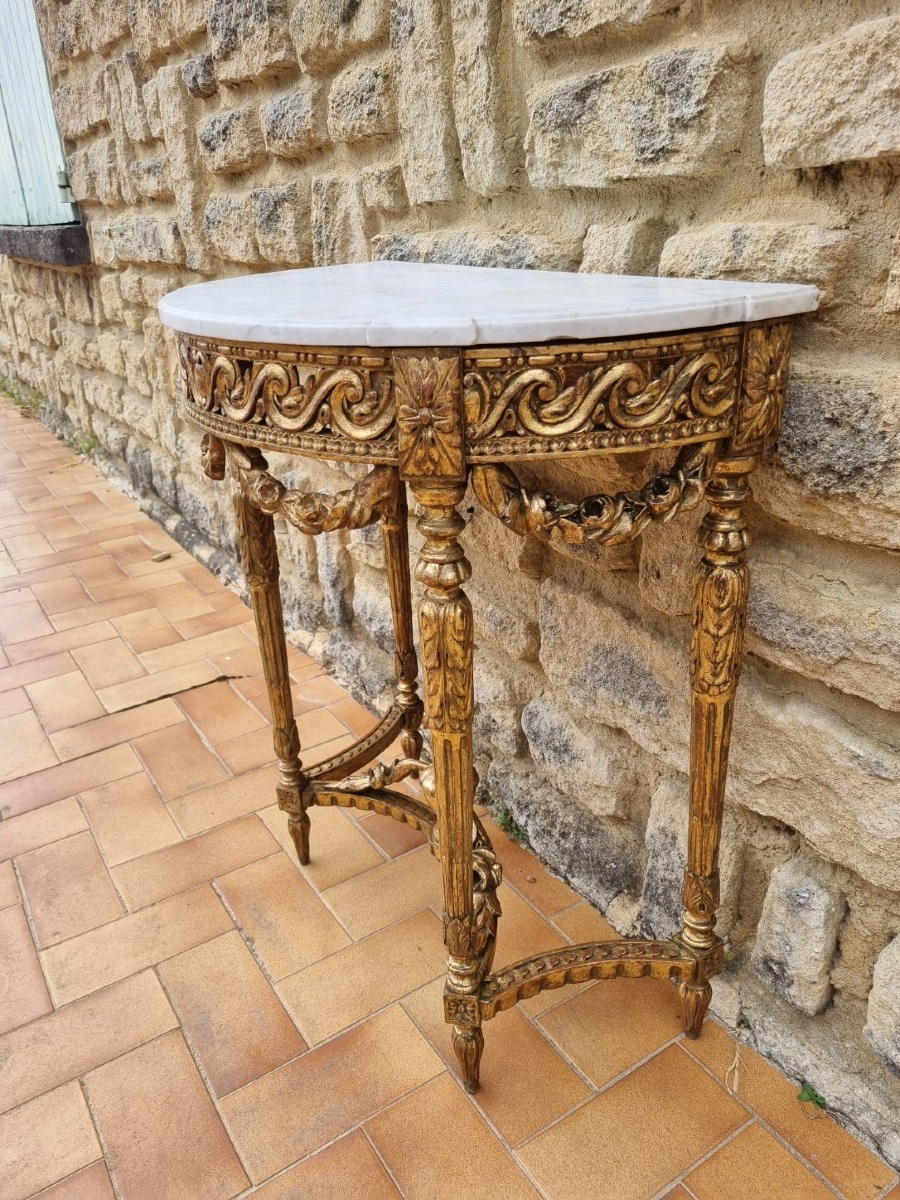Console quatre pieds en bois doré et marbre blanc