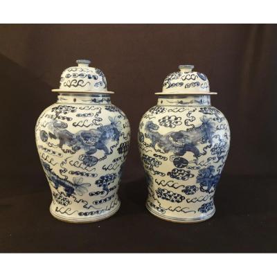 Pair Of Covered Vases - H 44 Cm