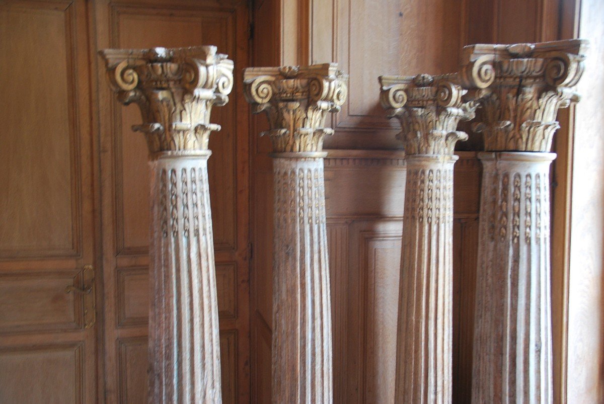 Rare Suite De 4 Colonnes En Bois Sculpté Du XVIII-photo-2