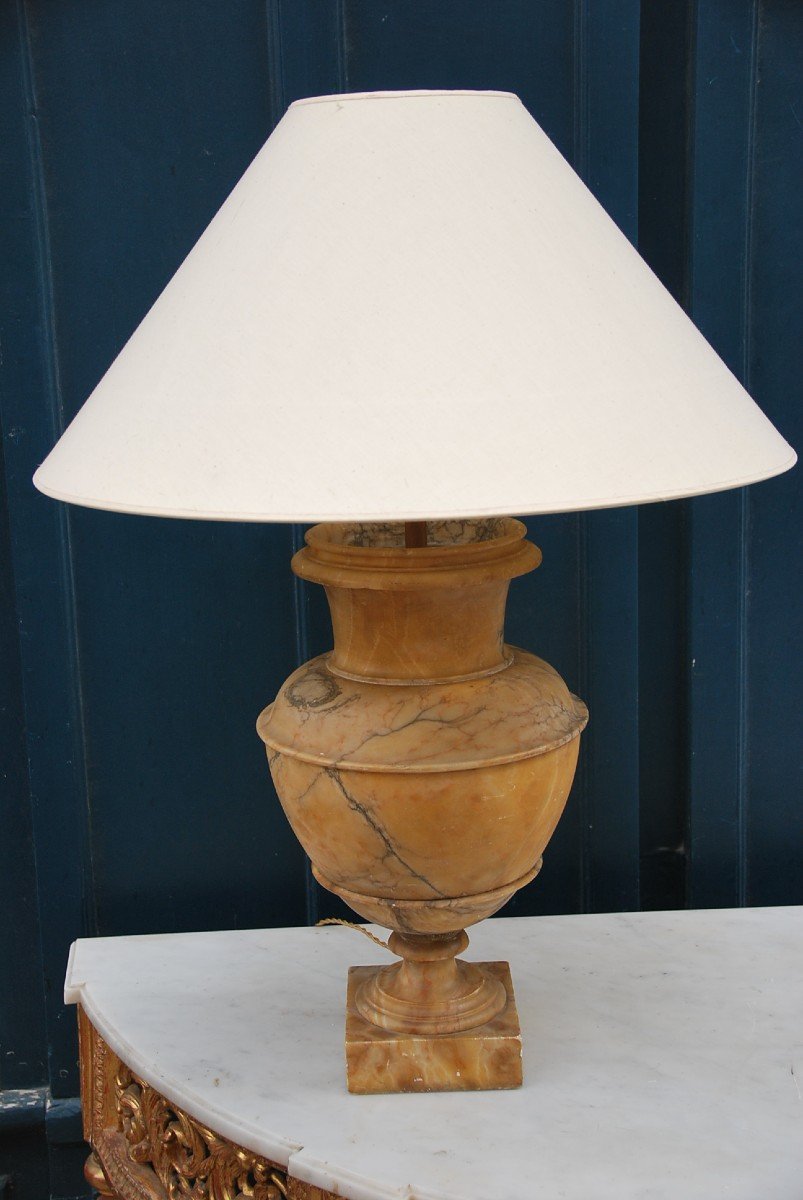Important Baluste Lamp In Yellow Marble From Siena-photo-3