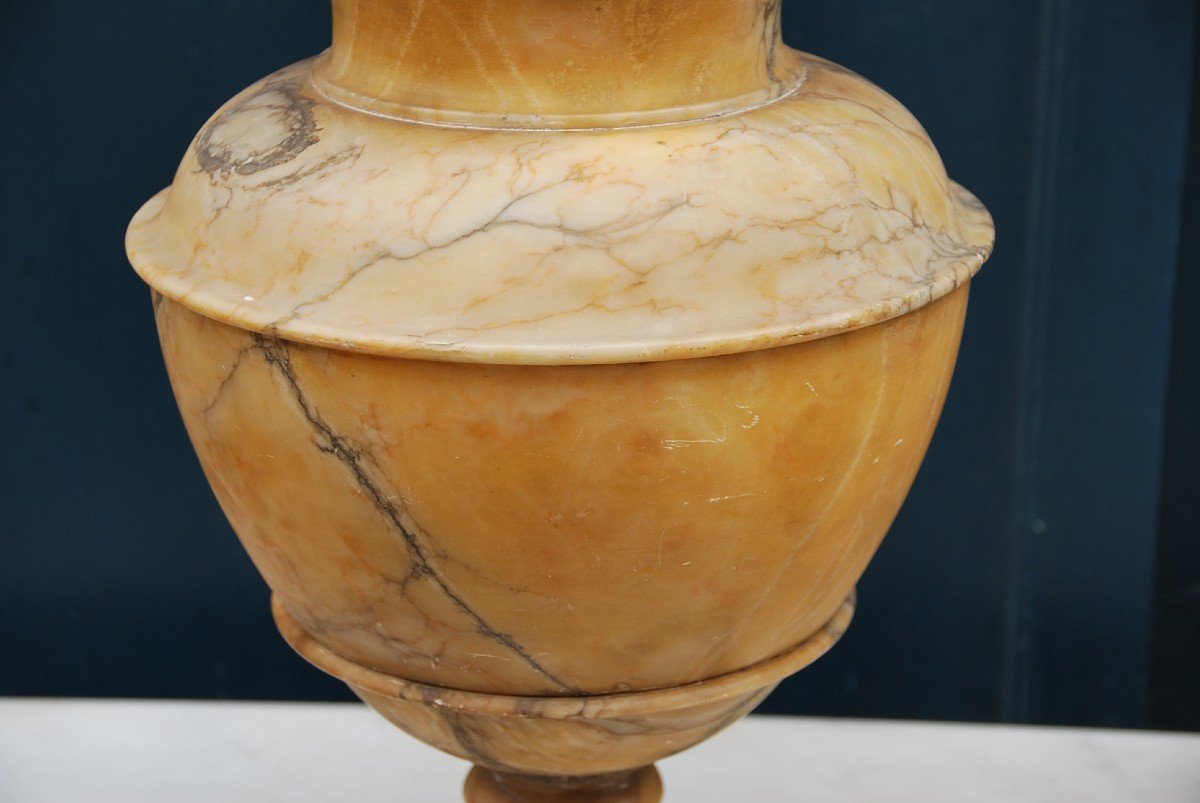 Important Baluste Lamp In Yellow Marble From Siena-photo-2