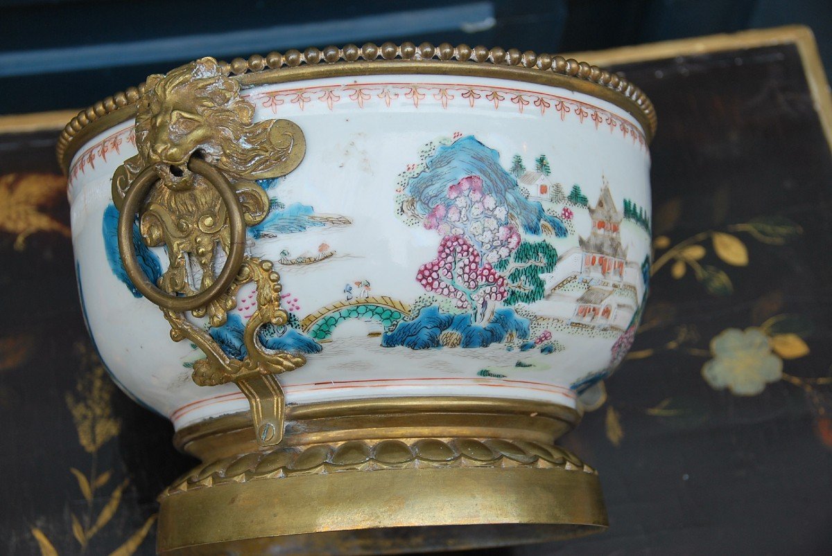Cache Pot In Chinese Porcelain And Louis XIV Style Bronze Mount-photo-2