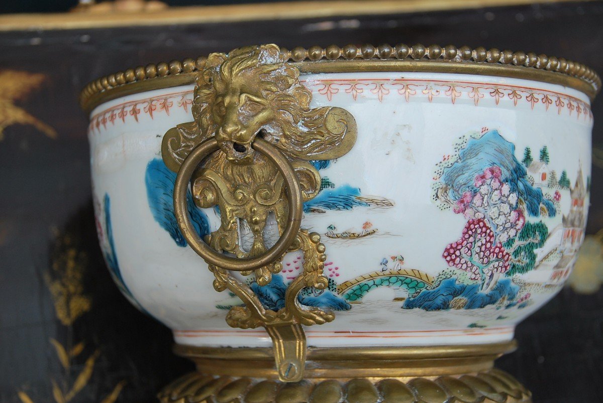 Cache Pot In Chinese Porcelain And Louis XIV Style Bronze Mount-photo-3